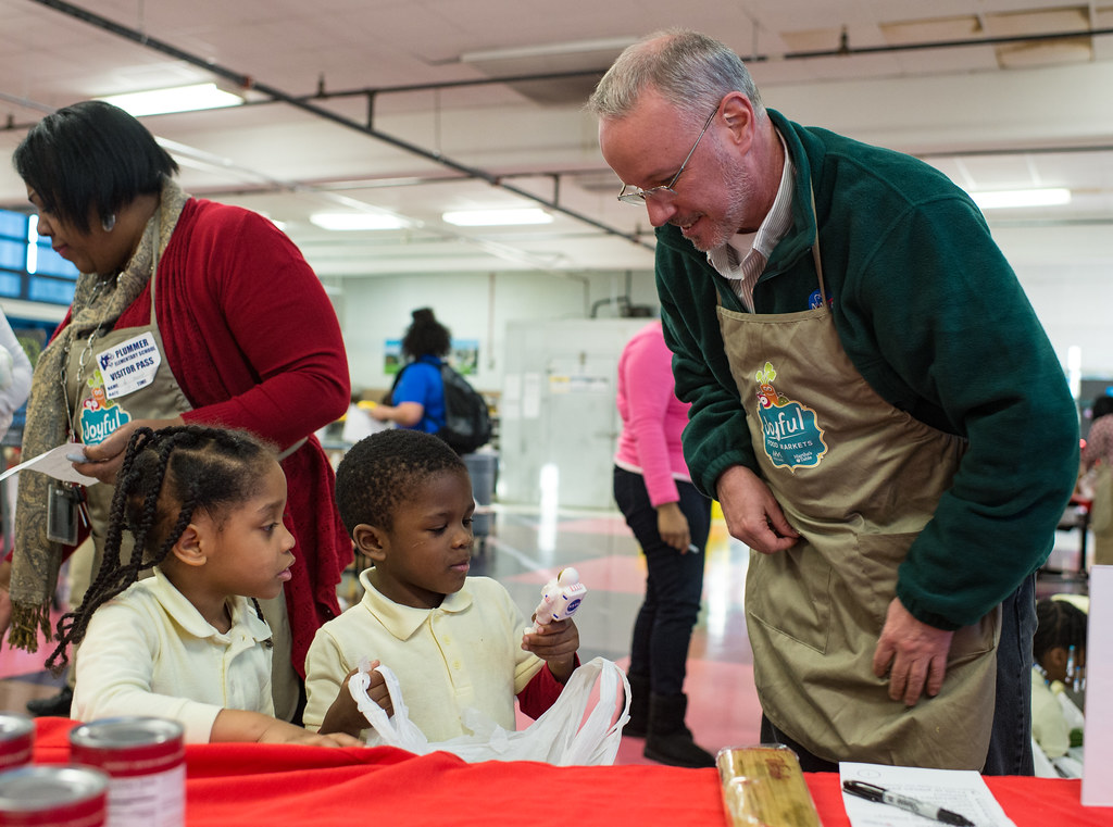 Deputy Administrator Volunteers at MLK Day of Service (NHQ201601190006)